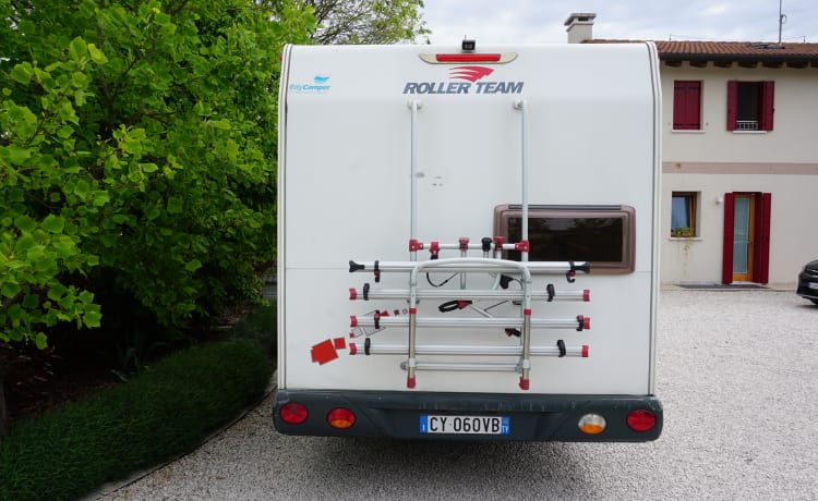 Rolly Roger – Family Camper with sloping ceilings 6 places