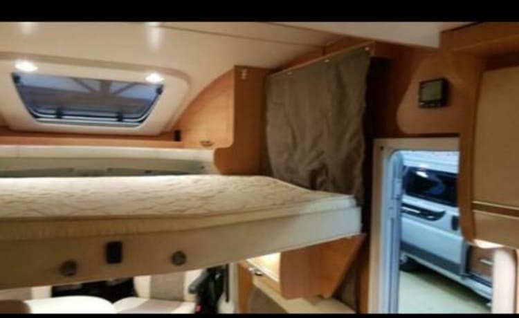 Mooie ruime comfortable fijne compleet ingerichte 4 persoons camper