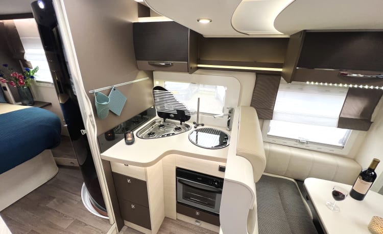 Luxe Chausson met Airco en luchtvering emissie 6