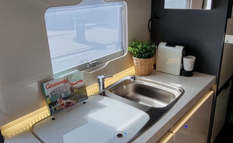 Modern fully equipped motorhome with alcove :-)