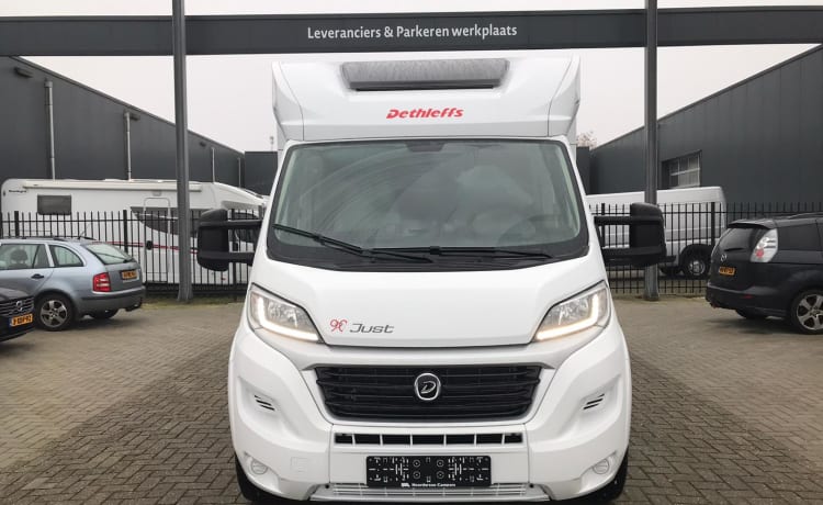 Just T6812 – Dethleffs Wohnmobil für 2 Personen