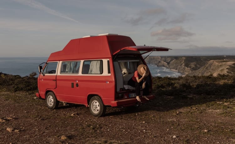 Rent a Campervan Blue CLassics ‘s Volkswagen T3  red