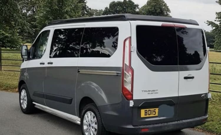 Tommy – 4-persoons Ford campervan uit 2015