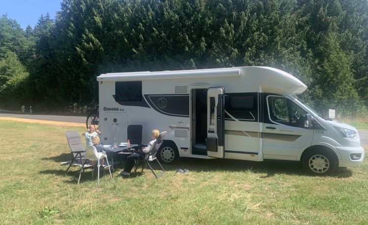 Familie Camper – Voll ausgestatteter Benimar Cocoon 463