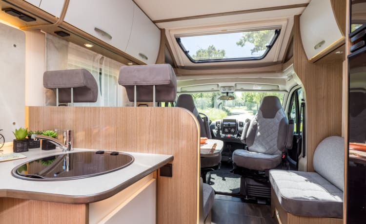 CARADO T447 AUTOMAAT – RUIME CARADO T447 AUTOMAAT 4 PERSOONS CAMPER VOOR ULTIEM VAKANTIE PLEZIER!