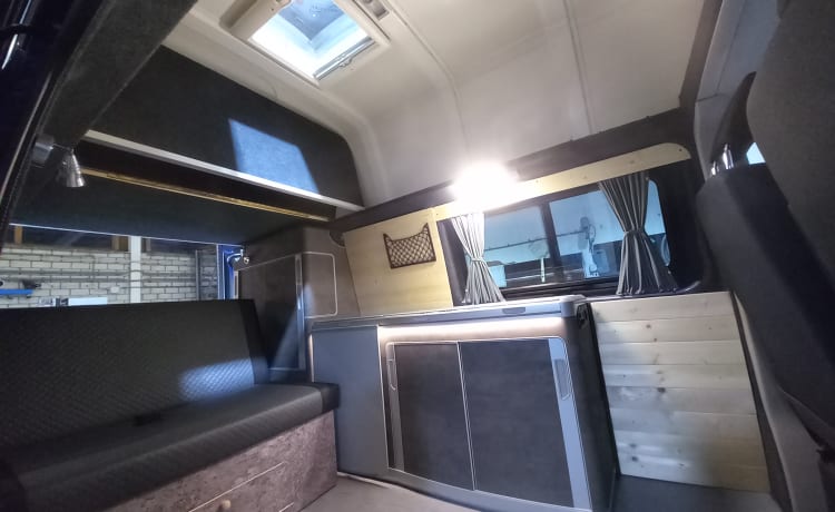 Harry – LUXURY 5p Volkswagen SUNLINER XL bus camper, built-in 2023!