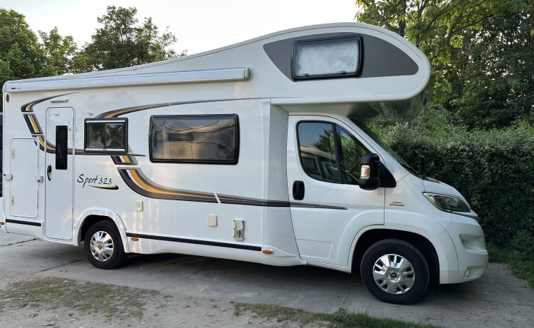 Camper Diem Familia 6 – 6p Benimar alcove from 2015