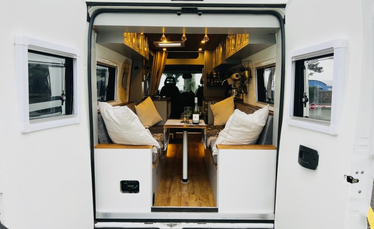 Reggie the Relay – Boutique Off Grid Campervan