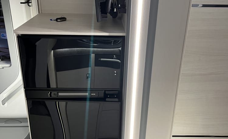 Luxe 2-4p Challenger semi-integrated uit 2020