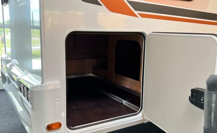 Weinsberg 600MF Pepper Edition – Very complete new 2 person semi-integrated camper (June 2022)