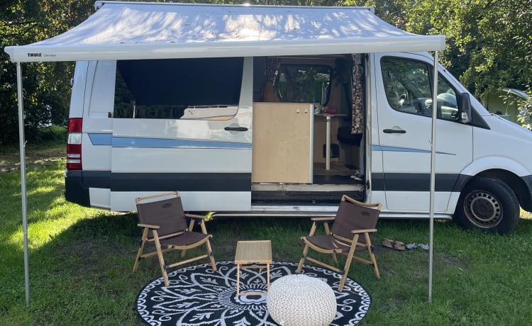 Ad – Charming off-grid Mercedes Sprinter from 2010