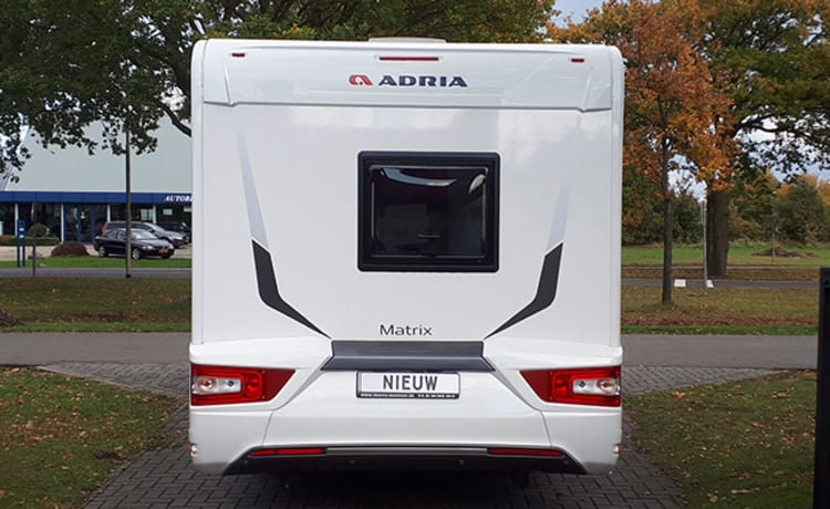 Luxe Adria Matrix 670 slt.