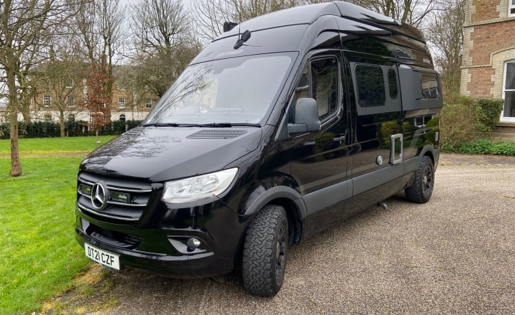 Batvan – Grote luxe Hymer-camper met 5 slaapplaatsen uit 2021