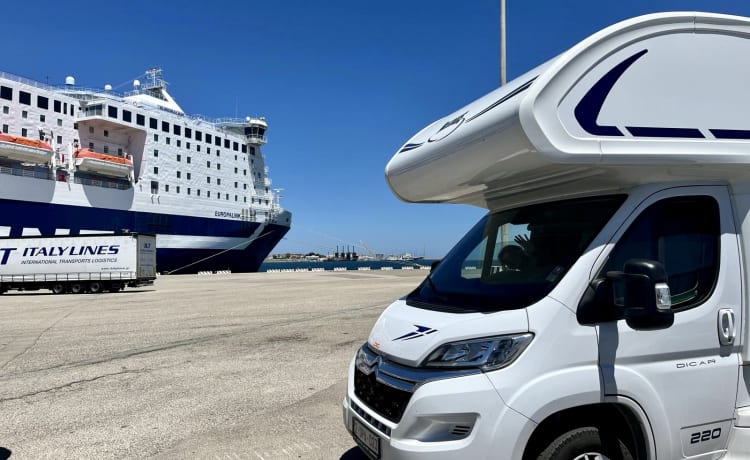 Moby – Camping-car aventureux et ENTIÈREMENT équipé + auvent + climatisation