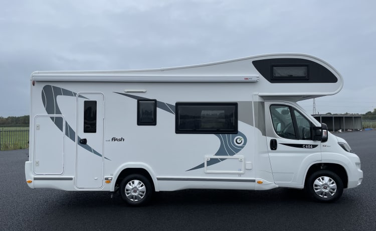 Cara – Camping-car de luxe Chausson 7 naissance