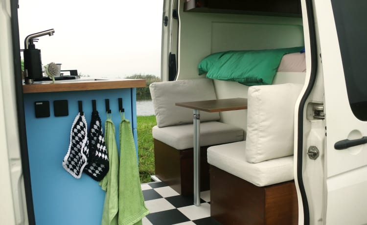 Bobbie – Camping-car coloré hors réseau