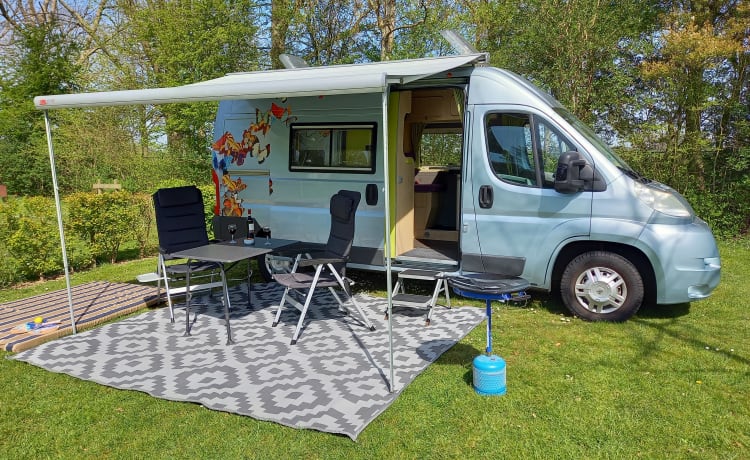 Cozy and compact Peugeot Boxer.