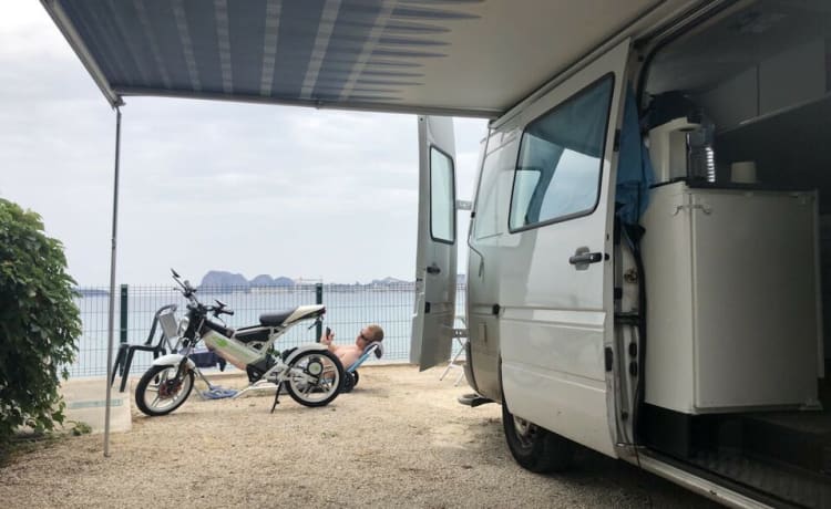 Campino – Camping-car avec e-moto + Stand up Paddle -30% de remise possible