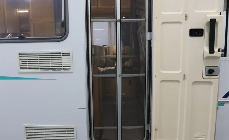 Hymer vast bed – Entrée de luxe Hymer B574