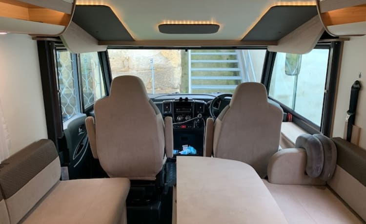 Jumbo – Family Luxury - Glamping on wheels A class 6 Birth A Class Motor-home