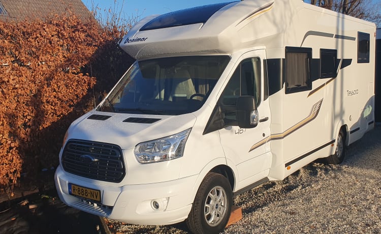 Moderne en luxe half integraal camper 4 pers