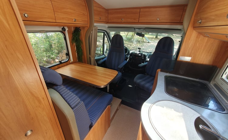 Camping-car familial compact 4p. Hors réseau