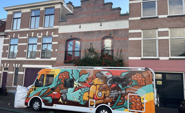 Camper by sogoshow – Street-art gespoten 4p Dethleffs integrated uit 2011