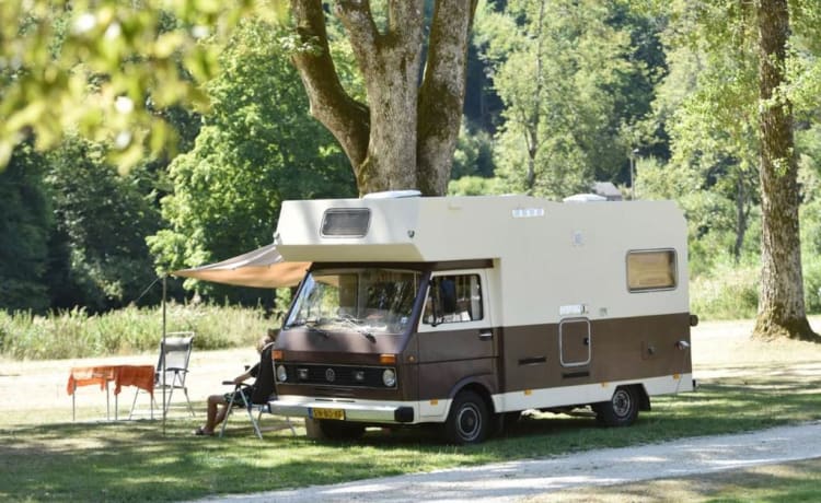 “Dolly” – 4er Volkswagen Alkoven von 1976