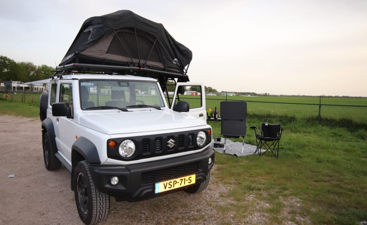 Simba – Keep smiling with this Suzuki Jeep with roof tent!