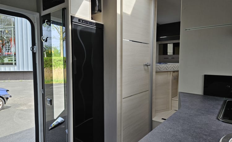 T-277-GP – Chausson 777GA  Automaat Titanium Premium zeer luxe , km vrij!