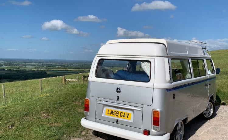 Gav – 4 berth Volkswagen bus from 2009