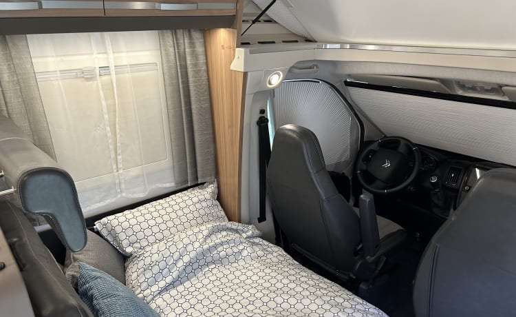 5p Adria Coral XL 670 SL from 2020 (alcove)