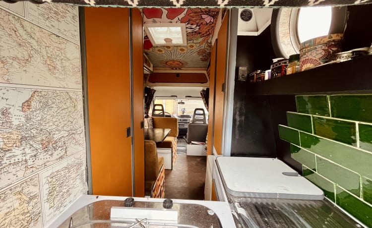 Tina – Camper Ford Transit retrò hippie a benzina