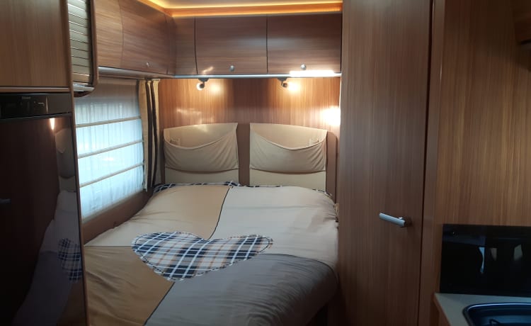 Nette, complete en comfortabele gezins-camper