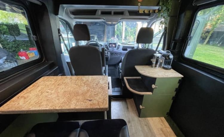 Bruce – Tough 4p bus camper for great adventures