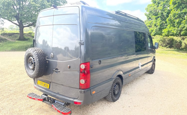 Arthur – Luxuriöser VW Crafter Expedition Campervan „Arthur“ mit Aufstelldach für 4 Personen