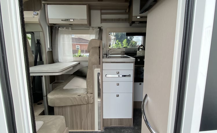 (MH001) Lovely 2020 4 berth Automatic Motorhome with Island bed