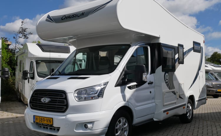 Chausson C514-2, 4 Schlafplätze 4 Sitzplätze.