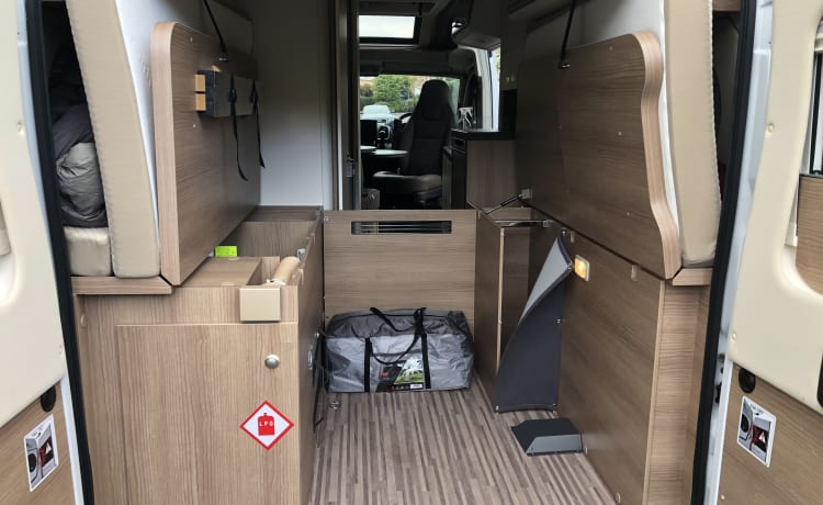 Außergewöhnlicher Pop-Top-Familiencampervan mit 4 Schlafplätzen von Malibu