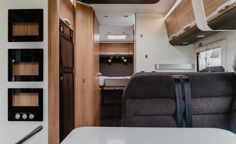 16. Luxurious Adria Matric 670 SL for 5 people