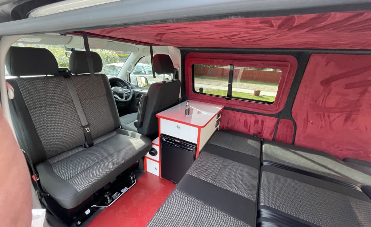 Ronnie – VW T6 Ready for your perfect stayaway