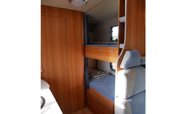 6-person family camper, alcove, Joint Euroliner