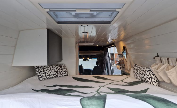 Sprinter XXL a wonderful compact camper with lots of space!