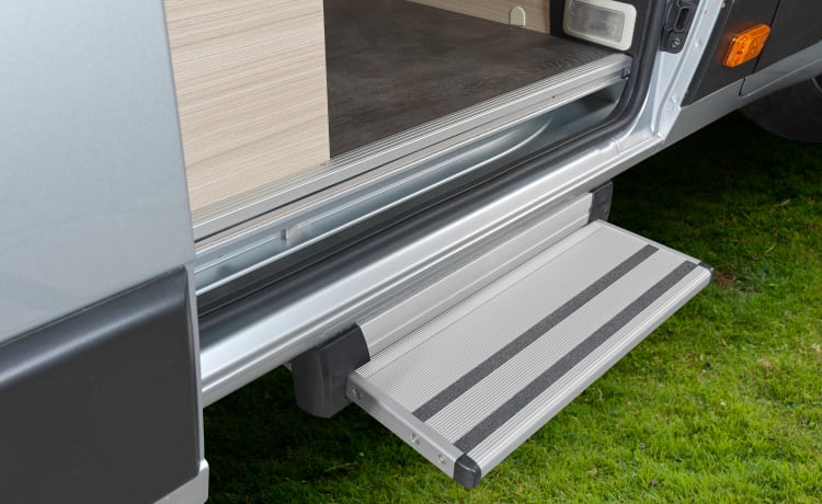 Gloednieuwe campervan met TentTop