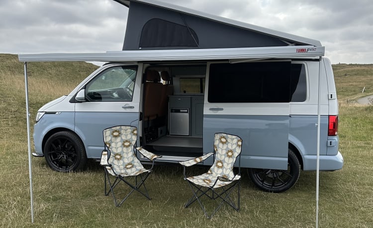 Mabel – 4-persoons Volkswagen campervan uit 2020