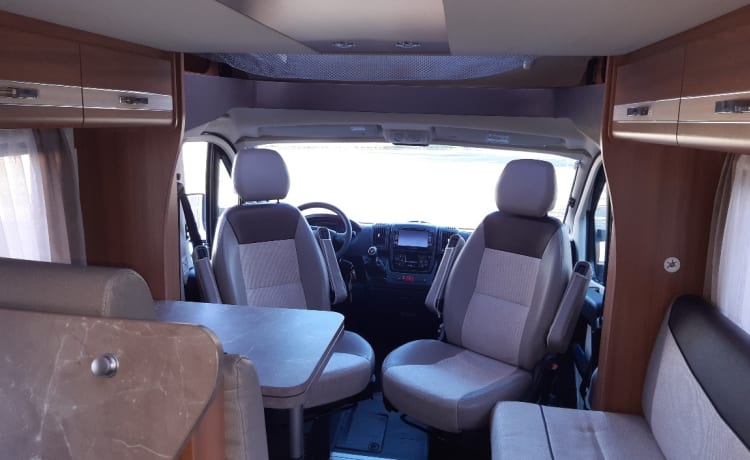 Camping-car knaus MF 4p entièrement meublé avec lit 2x2, climatisation