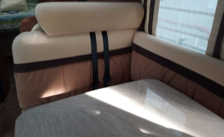 Spacious equipped Mobilhome burstner 4 persons