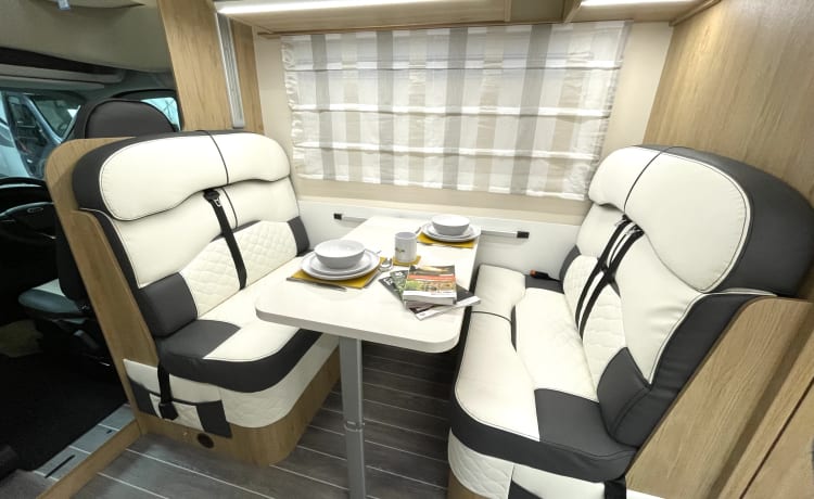 Astrid – Luxury 4-6 Berth Roller Team Auto-Roller 747 Manual - Fully Insured