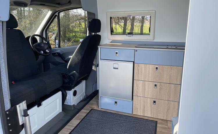 Sally – Sprinter Camper mit 2+1 Schlafplätzen