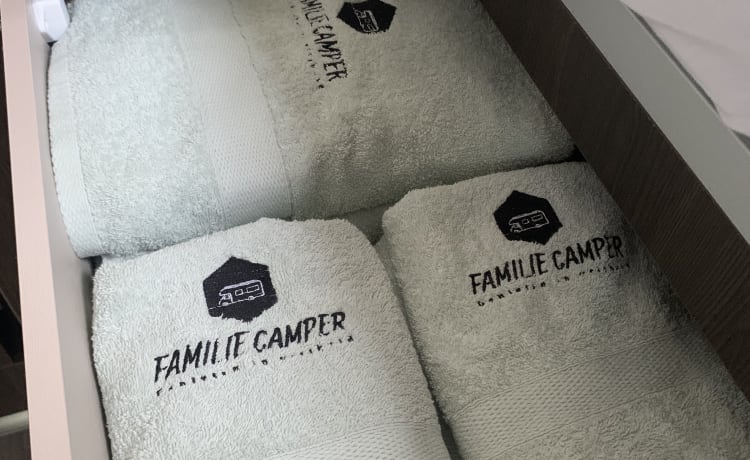 Familie Camper – Volledig uitgeruste Benimar Cocoon 463 